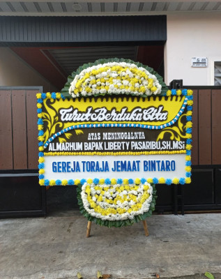 Papan Bunga Duka di Lingga Utara